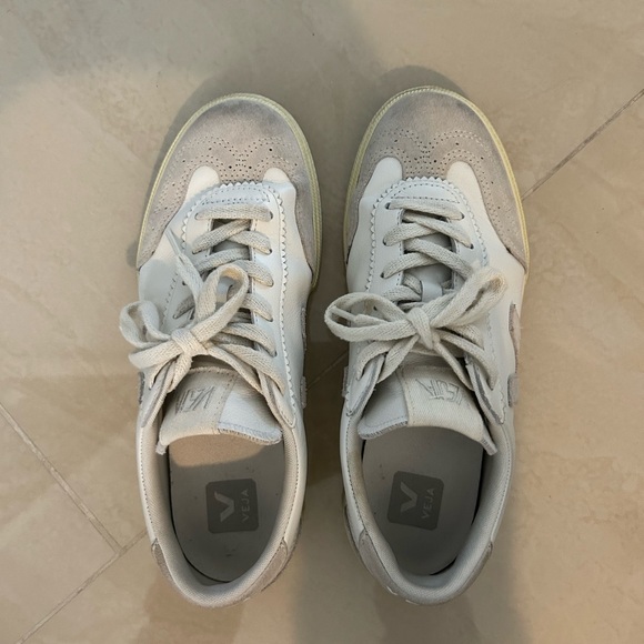 Veja Volley Sneakers - Picture 6 of 9